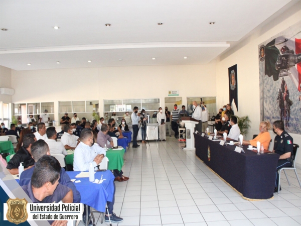 Entrega la SSP Guerrero reconocimientos a instructores y maestros de la Universidad Policial.
